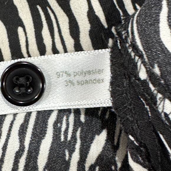 Essentials Womens Top 3X Black White Button Up 3/4 Sleeve LIGHT STAIN IN COLLAR - Picture 8 of 8